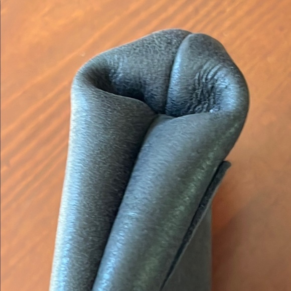 Roots Black Genuine Leather Makeup Bag - Picture 6 of 8